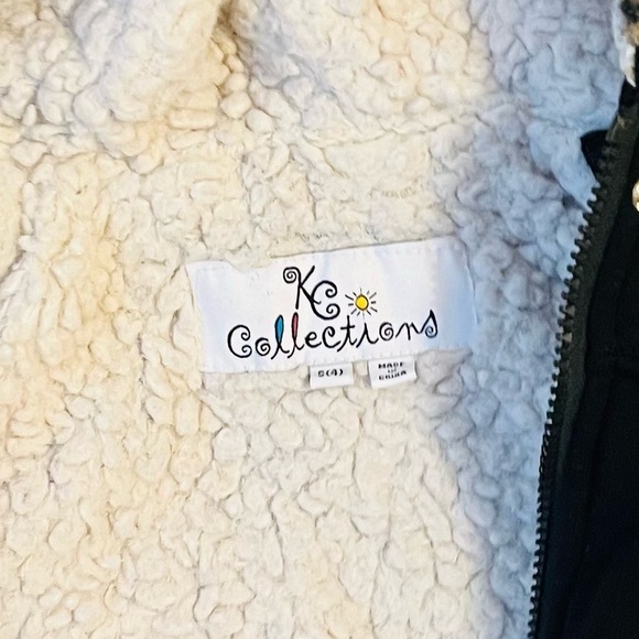 Adorable girl size 4 black coat with leopard faux fur trim on good condition - Picture 3 of 7